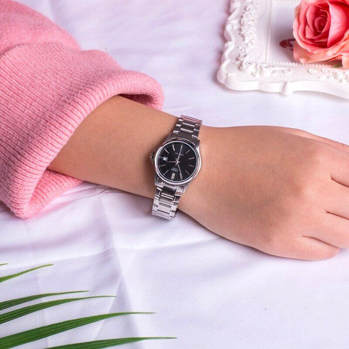 Stylish Ladies Watch with Date by Casio