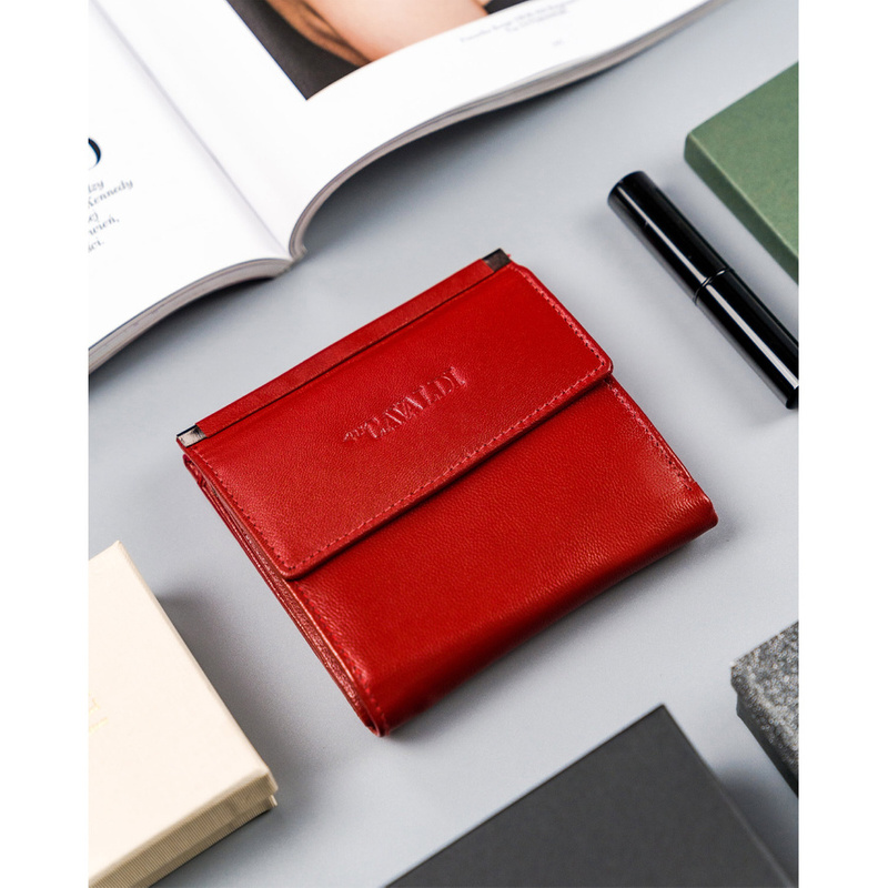 Small, elegant women's leather wallet RFID Cavaldi