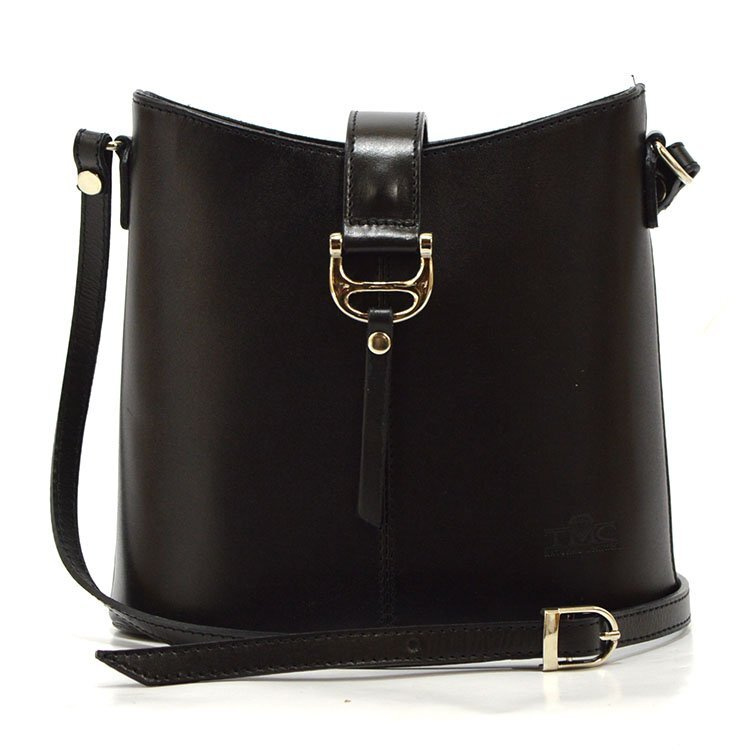 A stylish Vera Pelle women's leather messenger bag