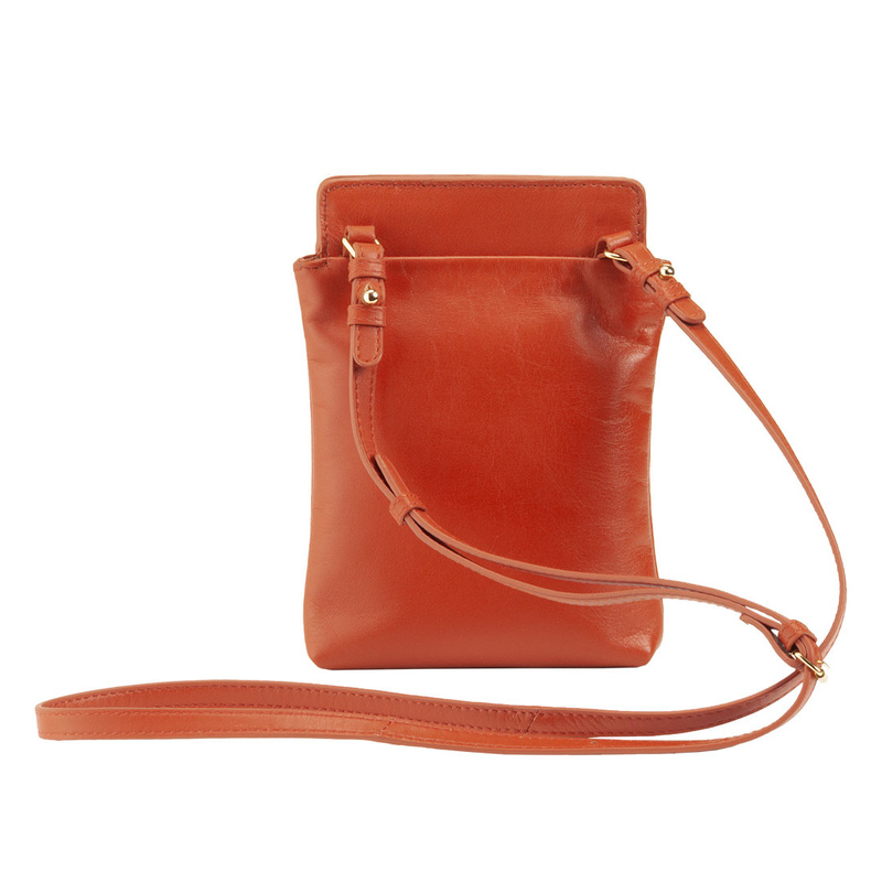 A capacious and feminine leather messenger bag DuDu