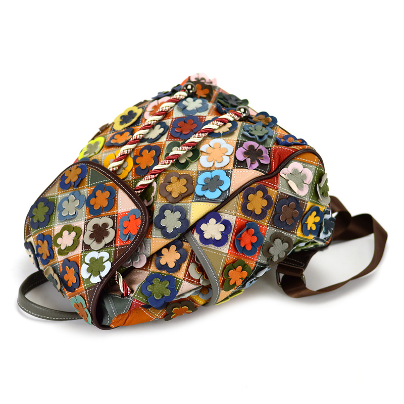 Bunter Damenrucksack mit Mosaikmuster und Blumen