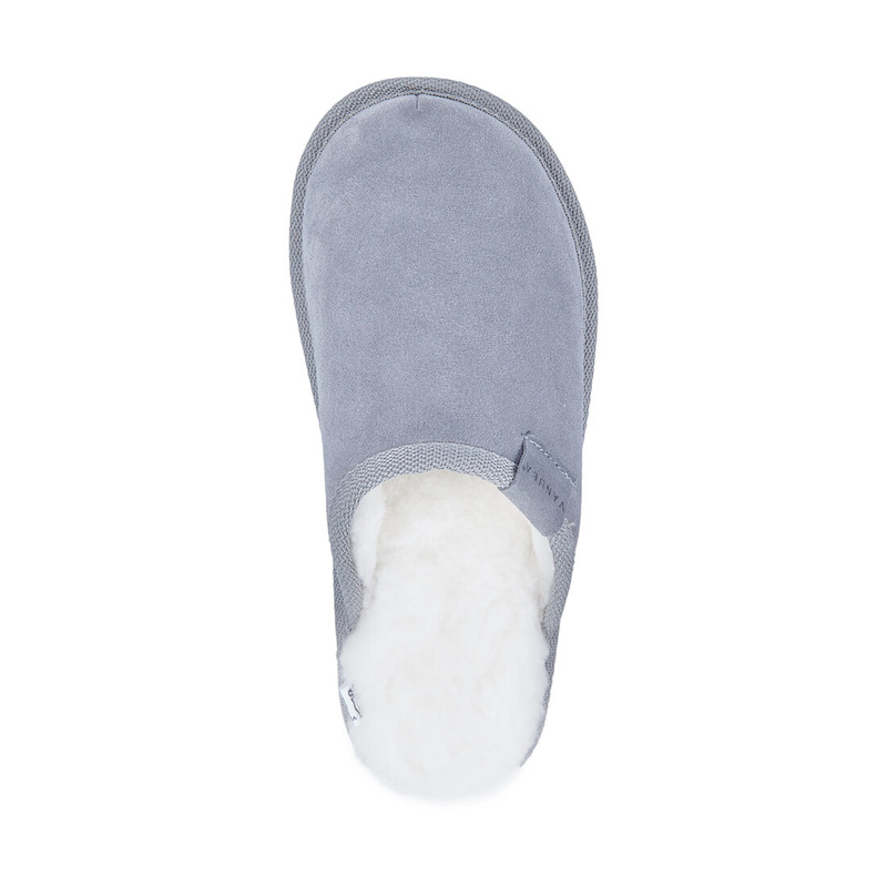 Comfortable slip-on women's slippers insulated with wool