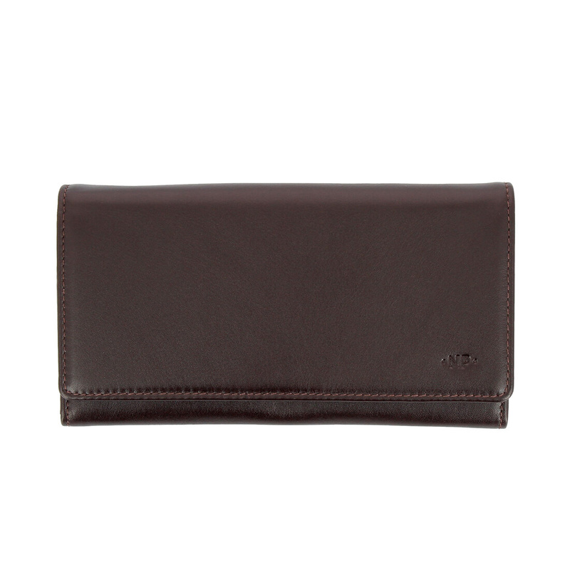 Womens wallet Deena by Nuvola Pelle made in Nappa leather full grain. Magnetic button closure, bellows pockets and zip holder.