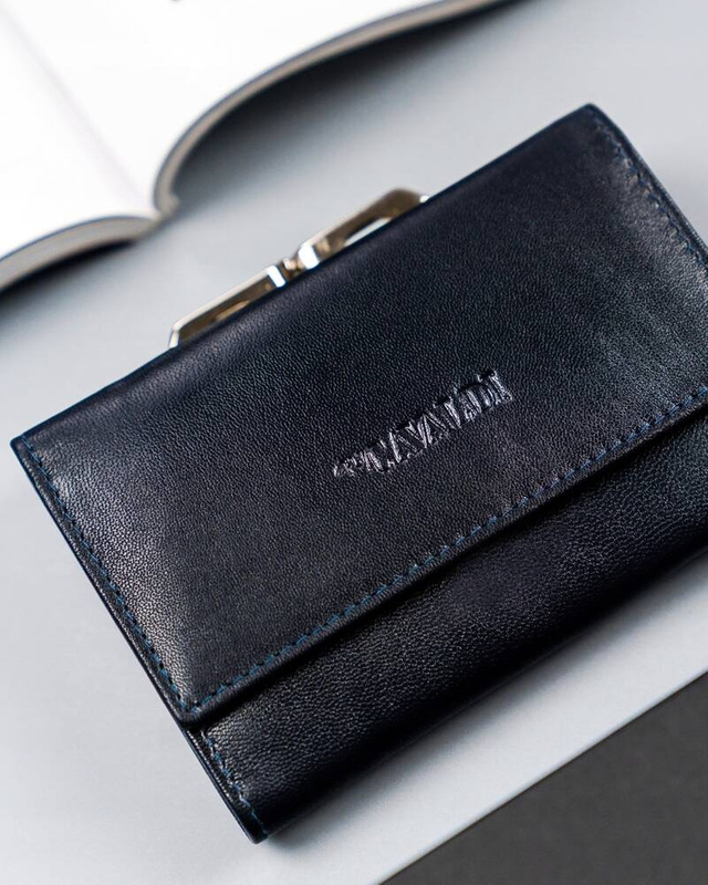 Elegant women's leather wallet with RFID Cavaldi