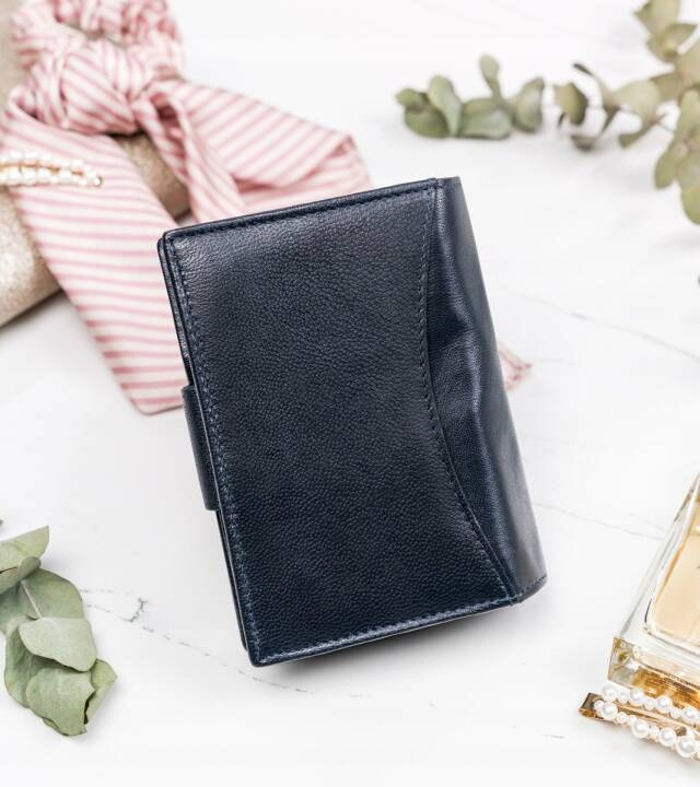 Stylish Women's Leather Wallet with RFID by Cavaldi