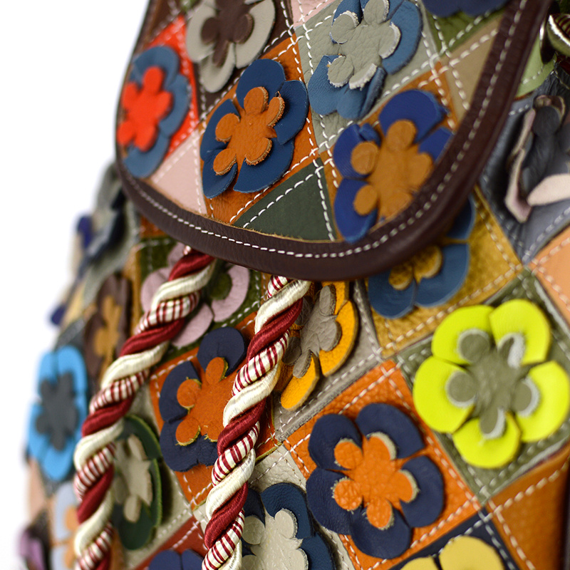 Bunter Damenrucksack mit Mosaikmuster und Blumen