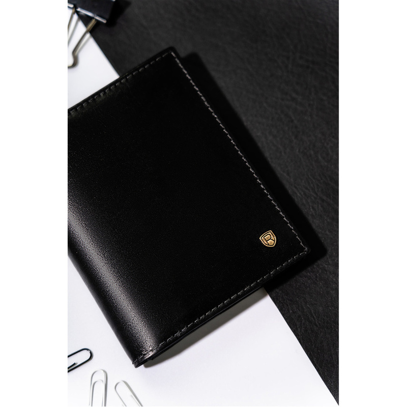 Stylish compact men's wallet with RFID Rovicky