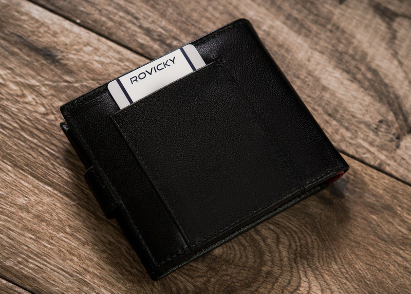 Leather men's zip-up wallet with RFID by Rovicky