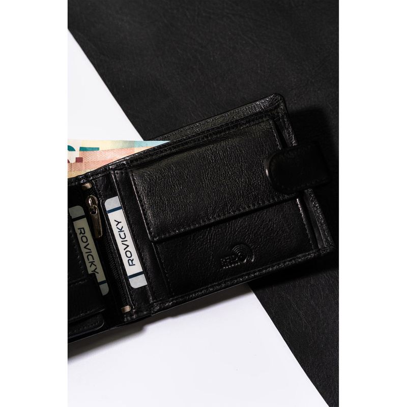 Elegant men's wallet with RFID protection from Rovicky