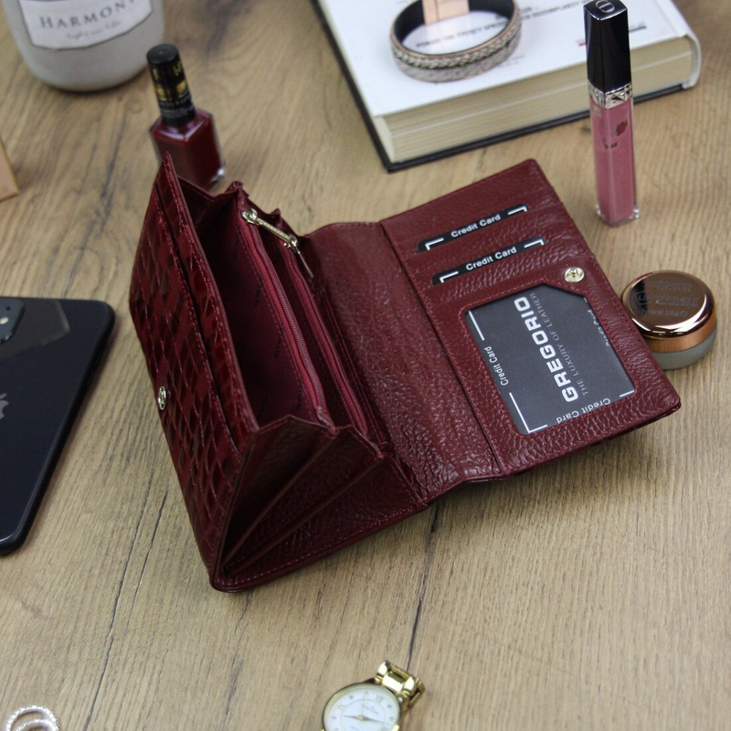 Elegant, roomy Gregorio leather women's wallet