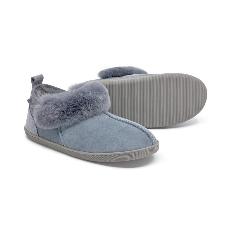 Comfortable women's leather slippers with fur