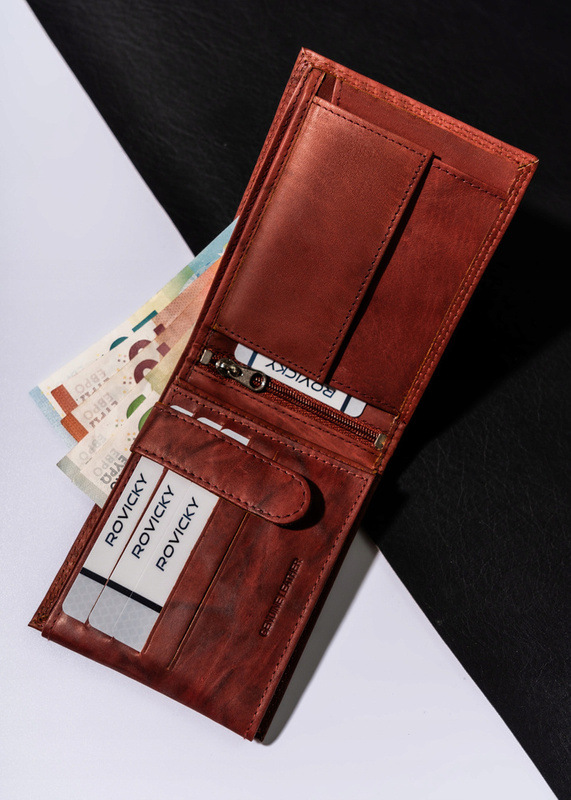 Elegant, extensive men's wallet from Always Wild