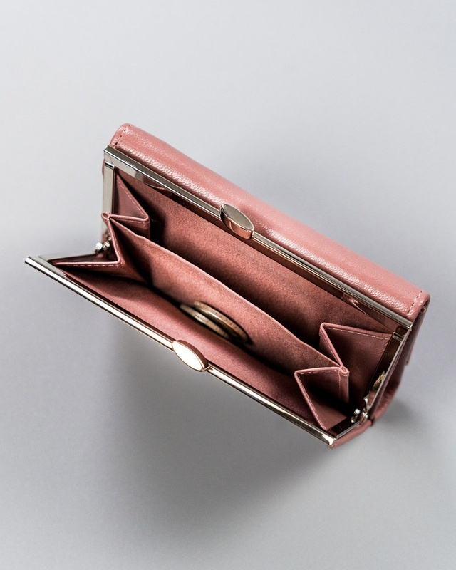 Elegant women's leather wallet with RFID Cavaldi