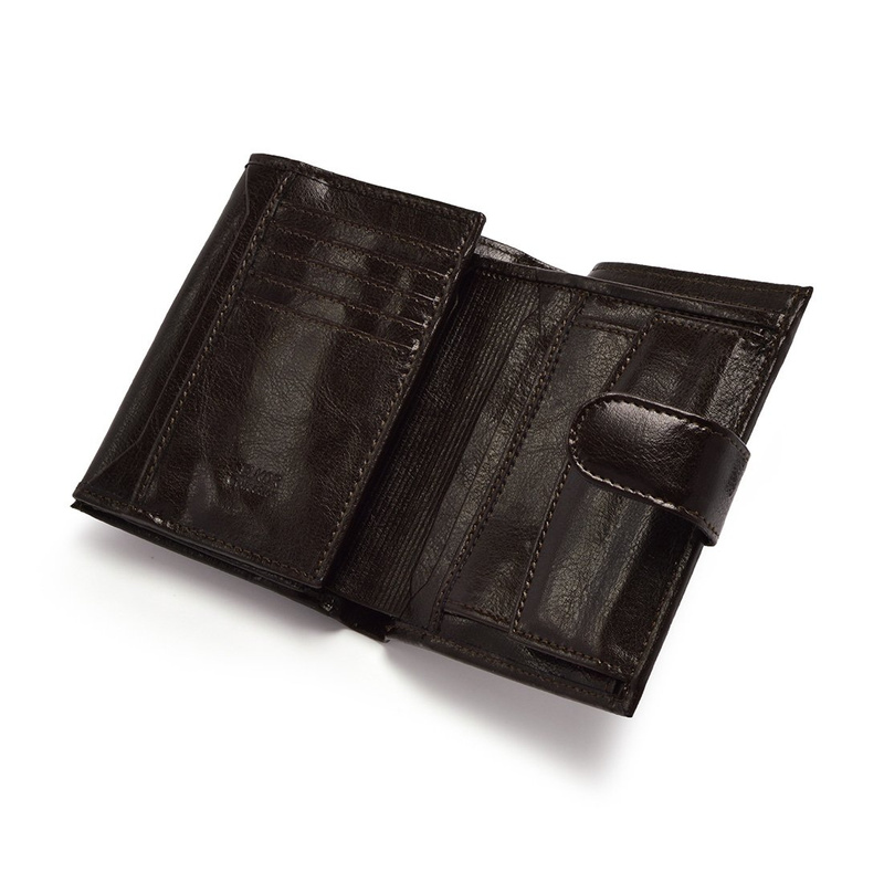 Practical, roomy men's leather wallet