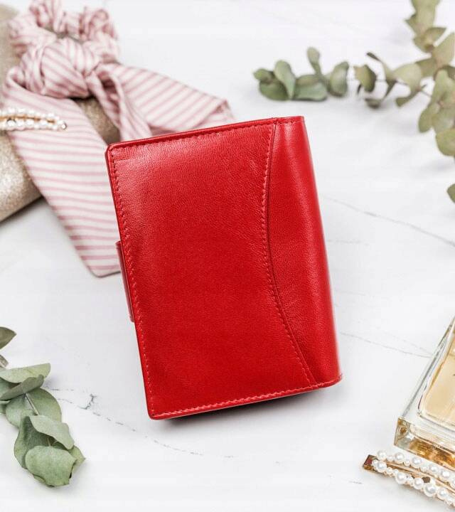 Stylish Women's Leather Wallet with RFID by Cavaldi