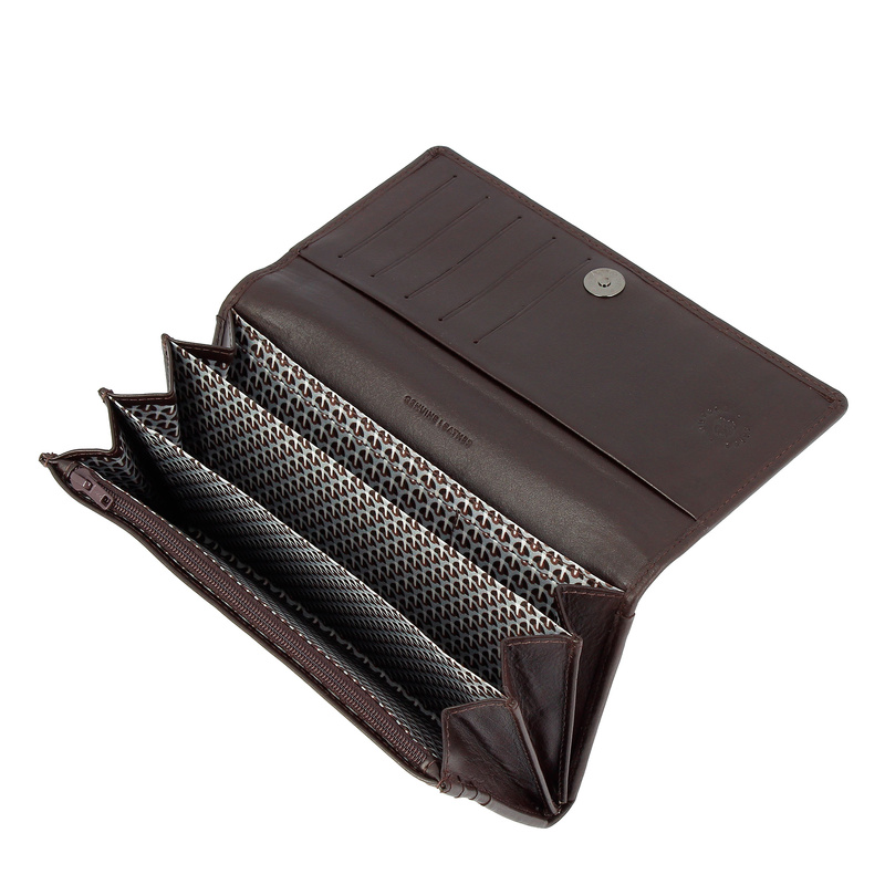 Womens wallet Deena by Nuvola Pelle made in Nappa leather full grain. Magnetic button closure, bellows pockets and zip holder.