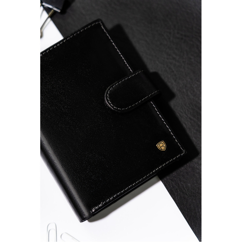 Leather men's zip-up wallet with RFID by Rovicky