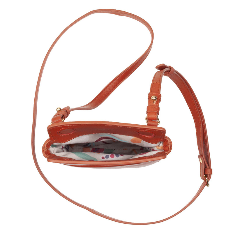 A capacious and feminine leather messenger bag DuDu