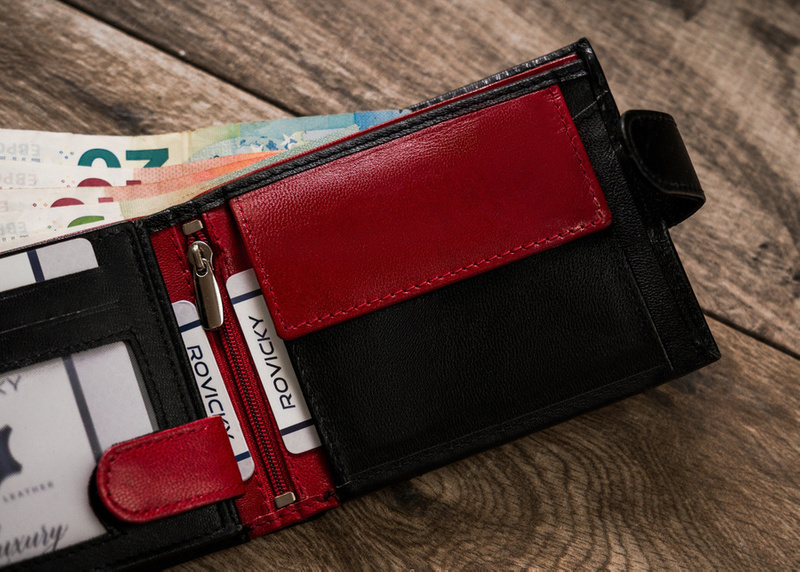 Leather men's zip-up wallet with RFID by Rovicky