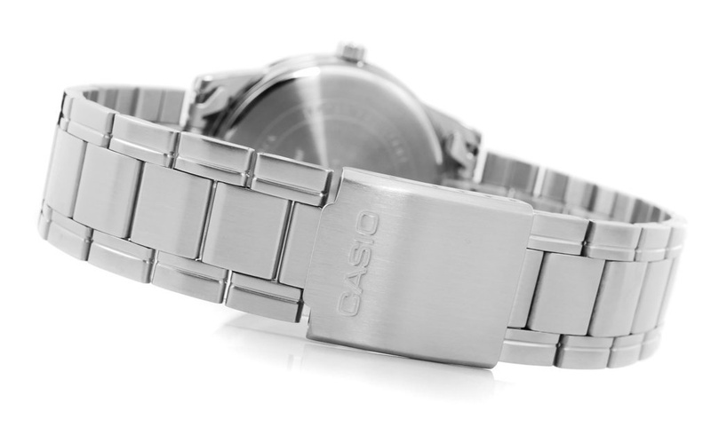 Functional men's quartz watch from the CASIO brand