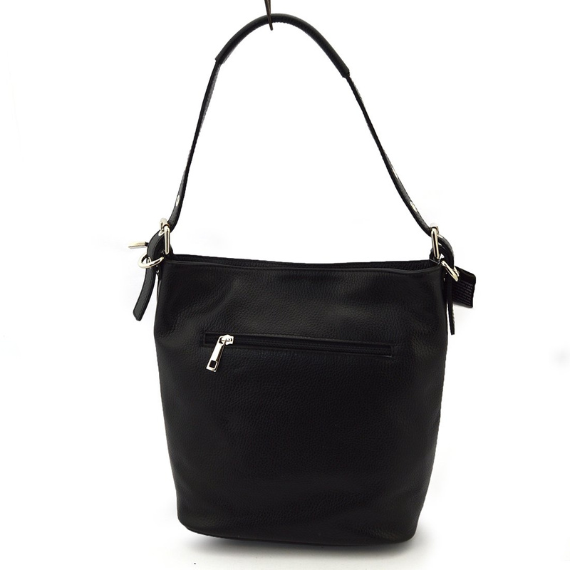 Leather women's shoulder shopper bag with fringes