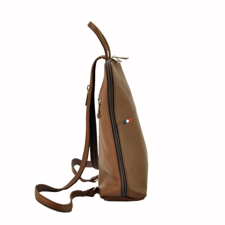 Voyager women's leather backpack with pockets