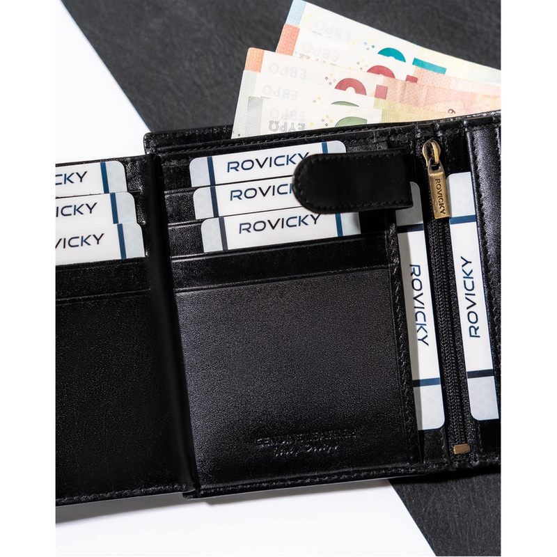 Leather men's zip-up wallet with RFID by Rovicky