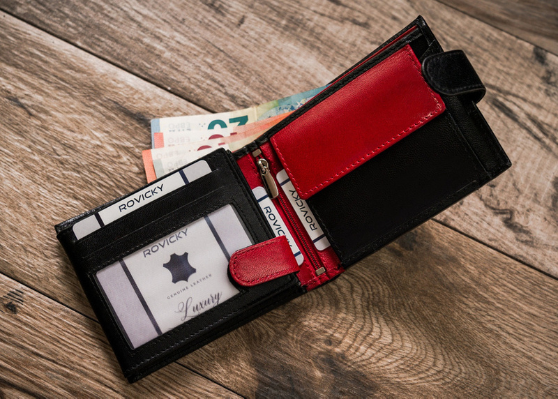 Leather men's zip-up wallet with RFID by Rovicky