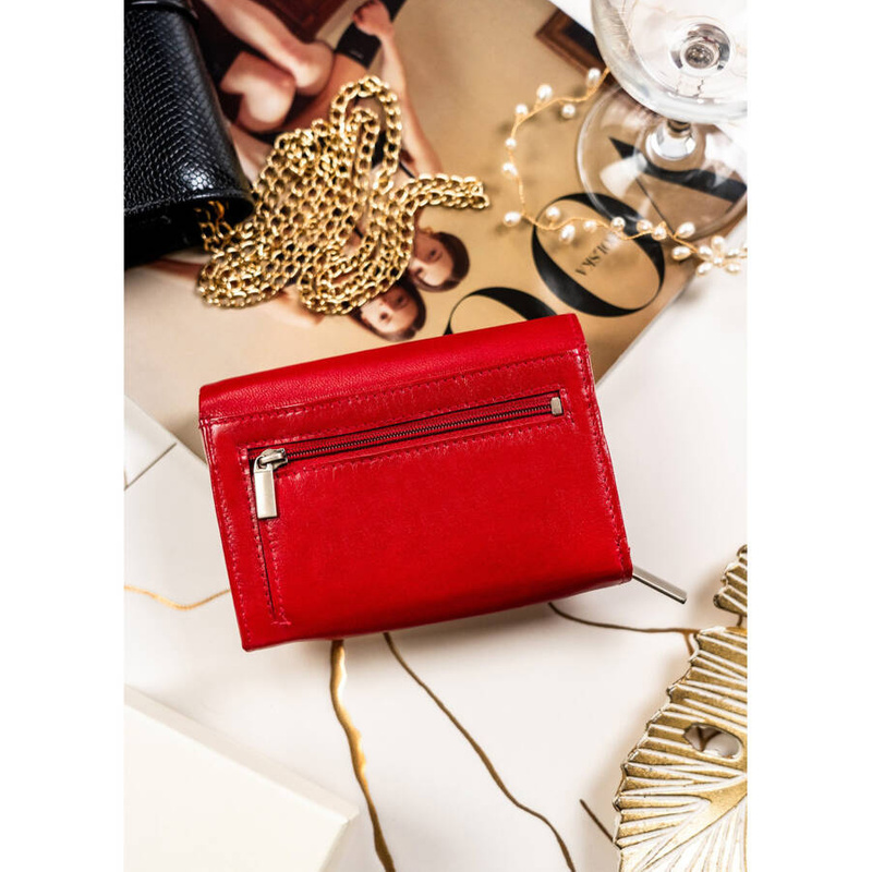 A stylish women's leather purse from 4U Cavaldi