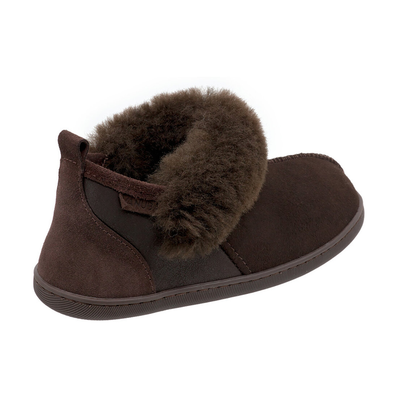 Comfortable women's leather slippers with fur