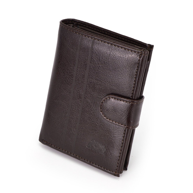 An extensive and roomy Elkor men's leather wallet