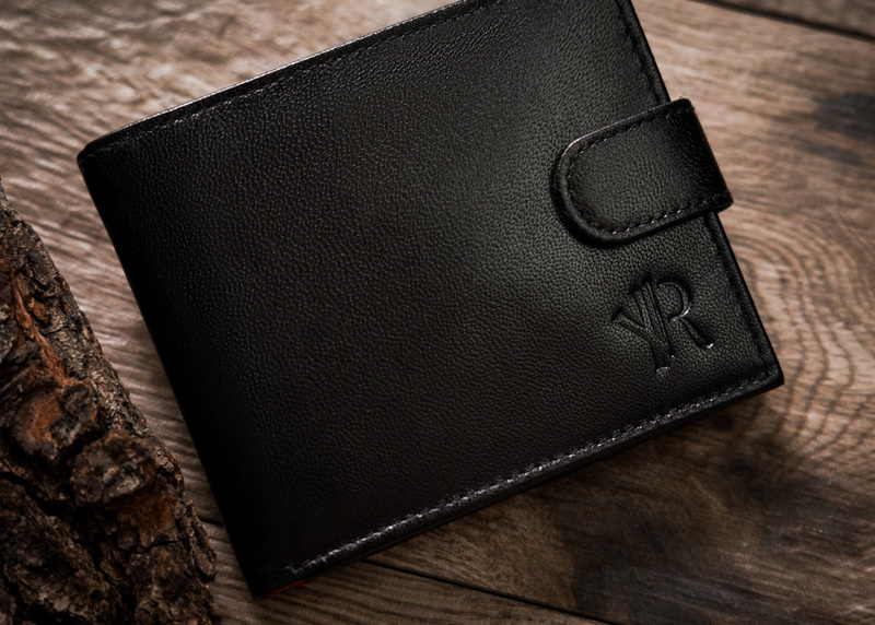 Leather men's zip-up wallet with RFID by Rovicky