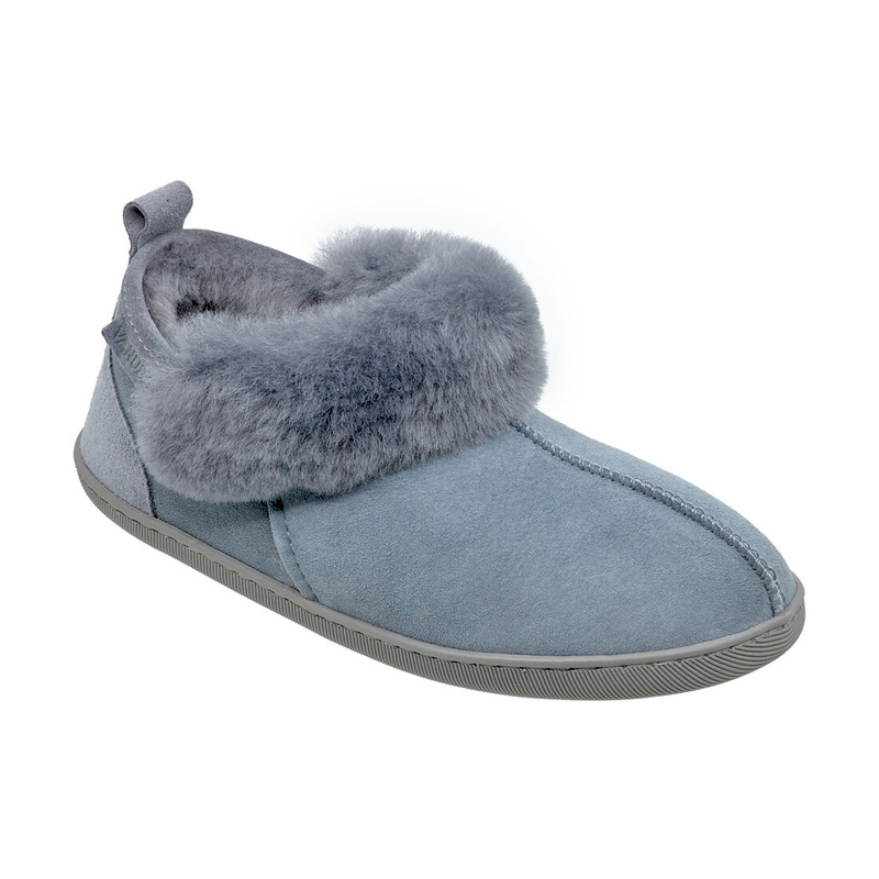 Comfortable women's leather slippers with fur