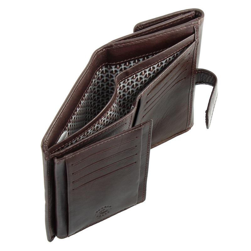 Large women's wallet Nappa Amelia by Nuvola Pelle made in soft leather with external button closure. Coin pocket and 12 card slots.