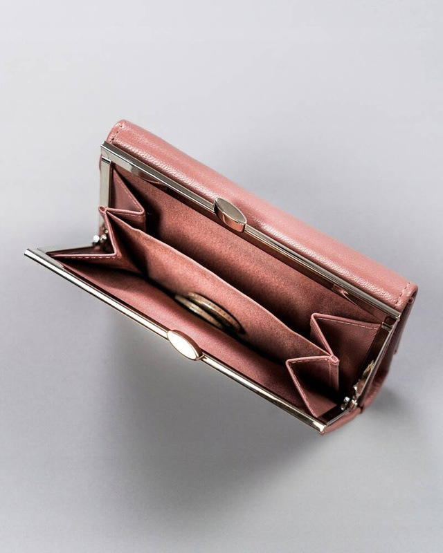 Elegant women's leather wallet with RFID Cavaldi