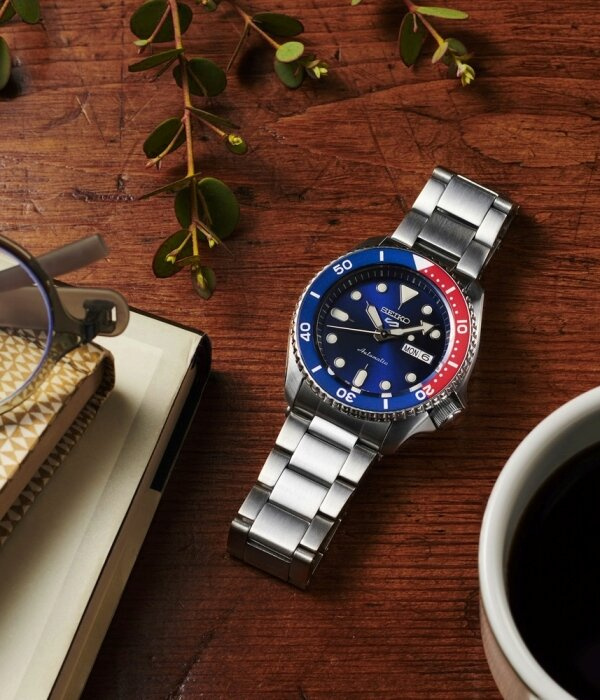 Men's watch with automatic movement SEIKO