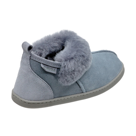 Comfortable women's leather slippers with fur