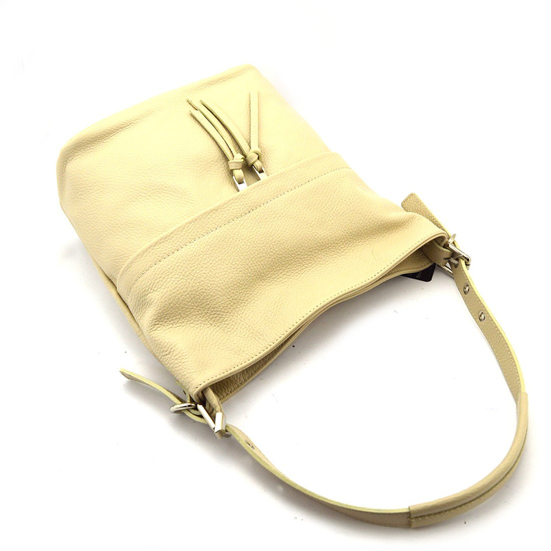 Leather women's shoulder shopper bag with fringes