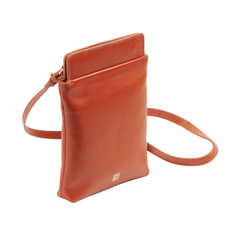 A capacious and feminine leather messenger bag DuDu