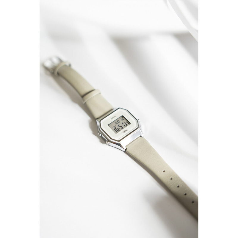 Uniwersalny Zegarek CASIO model LA680WEL8EF (33.5 × 28.6 × 8.6 mm)