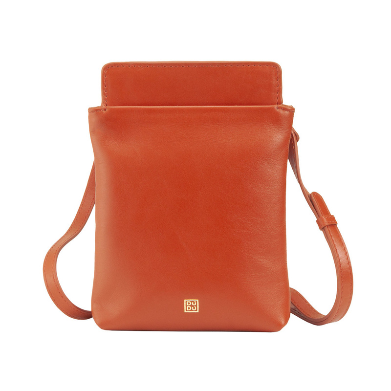 A capacious and feminine leather messenger bag DuDu