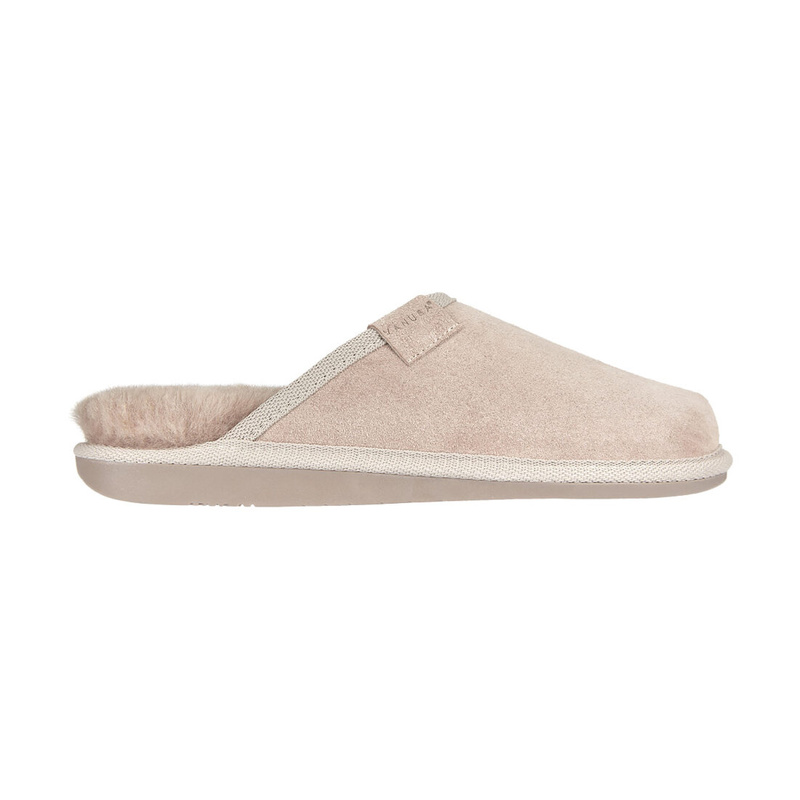 Comfortable slip-on women's slippers insulated with wool