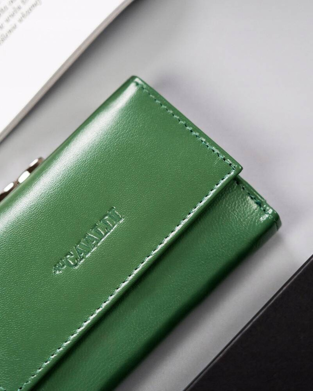 Elegant women's leather wallet with RFID Cavaldi