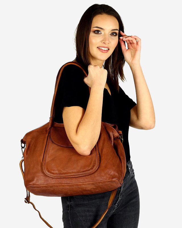 Leather women's shopper with shoulder organizer