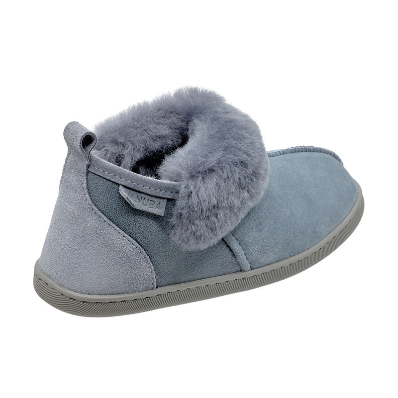 Comfortable women's leather slippers with fur