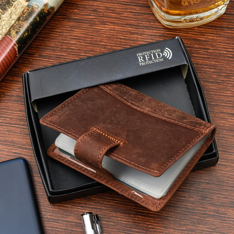 Beltimore slim leather card case Light brown G78