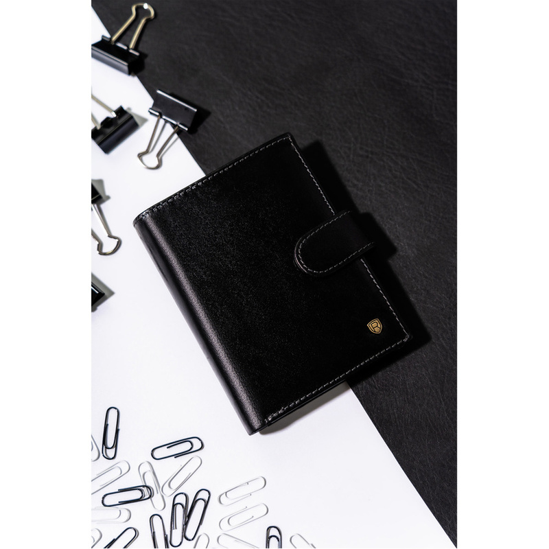 Leather men's zip-up wallet with RFID by Rovicky