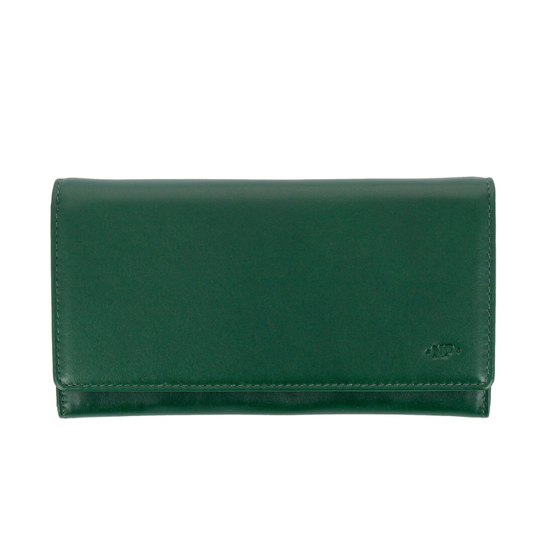 Womens wallet Deena by Nuvola Pelle made in Nappa leather full grain. Magnetic button closure, bellows pockets and zip holder.