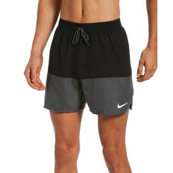 Modny, markowy strój kapielowy Nike model NIKE NESSB451 kolor Czarny. Odzież męska. Sezon: Cały rok