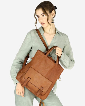 Skórzana torebka plecak z kieszenią z przodu - MARCO MAZZINI brąz camel
